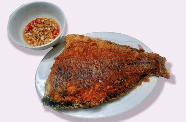 Rán cá nguyên con không bắn dầu, không vỡ nát nếu bạn làm theo mẹo cực hay này