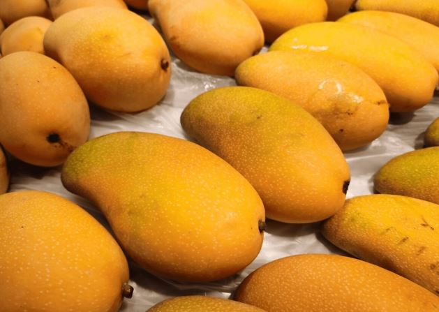 Mùa xoài đến rồi, mách bạn 4 mẹo chọn xoài ngon "bách phát bách trúng", liếc qua cũng biết xoài ngon hay không!