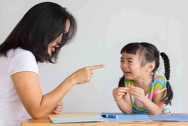 Phát hiện con ăn trộm tiền, cách xử lý của hai người mẹ khác nhau làm nên 2 cuộc đời trái ngược