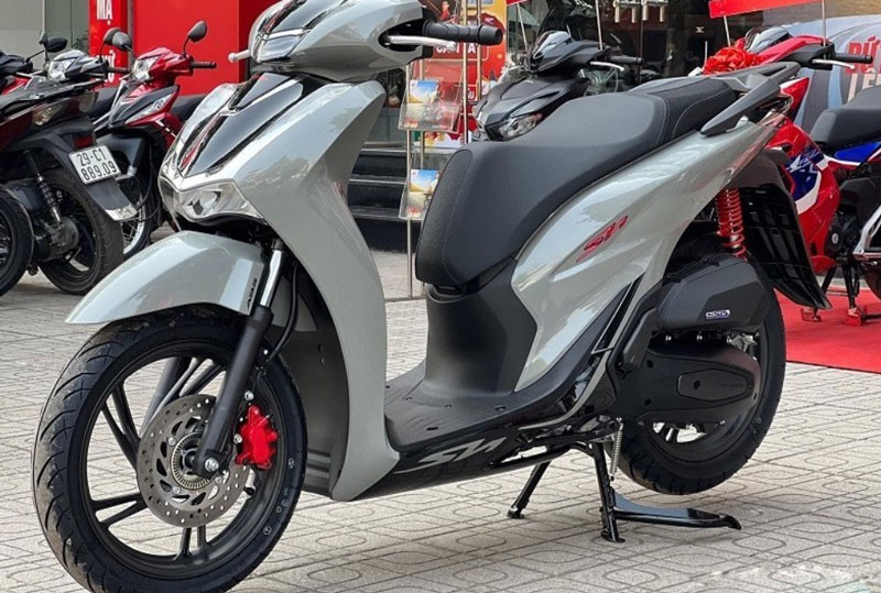 Giá xe Honda SH tháng 4/2024 rẻ ngỡ ngàng, khách Việt nên mua ngay trước khi tăng trở lại