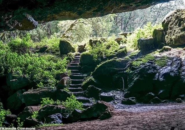 B&#xED; &#x1EA9;n b&#xEA;n trong hang &#x111;&#x1ED9;ng nguy hi&#x1EC3;m nh&#x1EA5;t th&#x1EBF; gi&#x1EDB;i, c&#xF3; th&#x1EC3; g&#xE2;y ch&#x1EBF;t ng&#x1B0;&#x1EDD;i h&#xE0;ng lo&#x1EA1;t