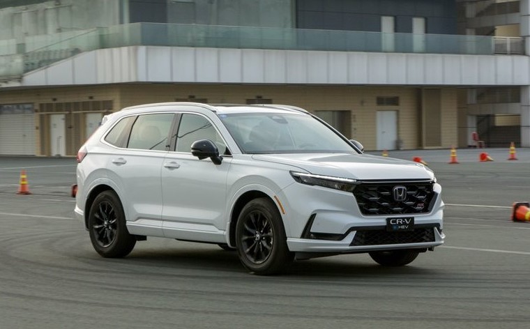 Phân khúc xe gầm cao giá dưới 1 tỷ: Mazda CX-5 'vô đối' nhưng một cái tên đáng gờm đang vươn lên