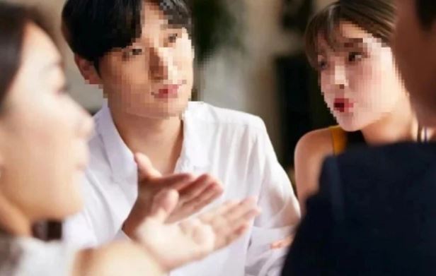 Vợ chồng tôi đang giận nhau, đồng nghiệp còn "đổ thêm dầu vào lửa" làm tôi tức sôi gan