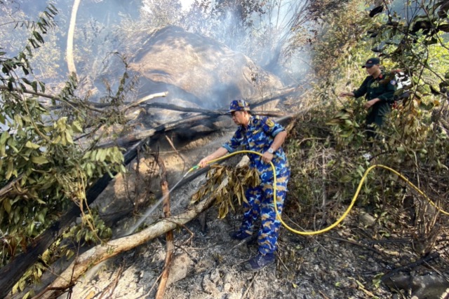 Vùng 5 Hải quân tham gia chữa cháy tại Vườn quốc gia Phú Quốc