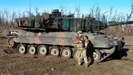 Nga kéo 'chiến lợi phẩm' xe tăng Leopard 2 Ukraine khỏi vùng chiến sự