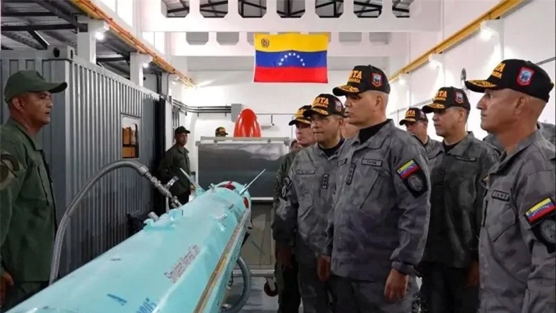 Tên lửa chống hạm CM-90 do Iran sản xuất trong biên chế Hải quân Venezuela.