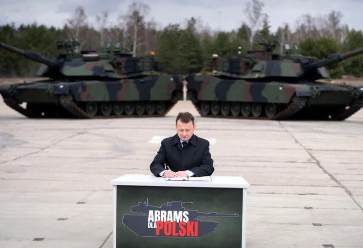 Ba Lan tiếp nhận xe tăng Abrams Mỹ sản xuất.