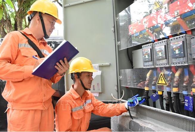 Bộ Công Thương điều chỉnh kế hoạch cung cấp điện mùa khô và năm 2024