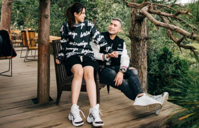 Vợ Bùi Tiến Dụng tủi thân, sinh con cho anh nhưng chưa một lần được mặc váy cưới