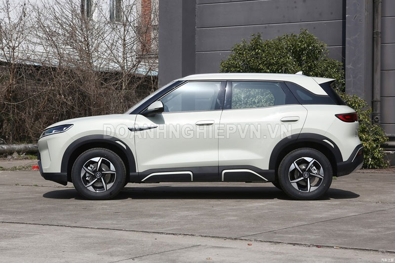 Xe gầm cao công suất 177 mã lực, thiết kế cá tính, giá 315 triệu đồng, 'đe nẹt' Hyundai Creta