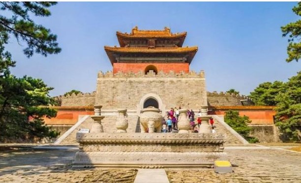 Xác ướp nữ hoàn chỉnh được tìm thấy trong lăng mộ Càn Long, mặc áo vàng và mỉm cười, danh tính thực sự được tiết lộ