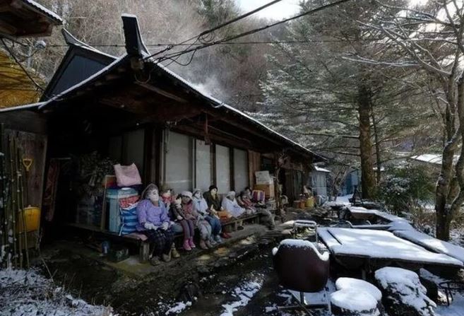 Lạnh sống lưng trước ngôi làng 'ma ám' ở Nhật Bản, ý nghĩa đằng sau đầy nghẹn ngào
