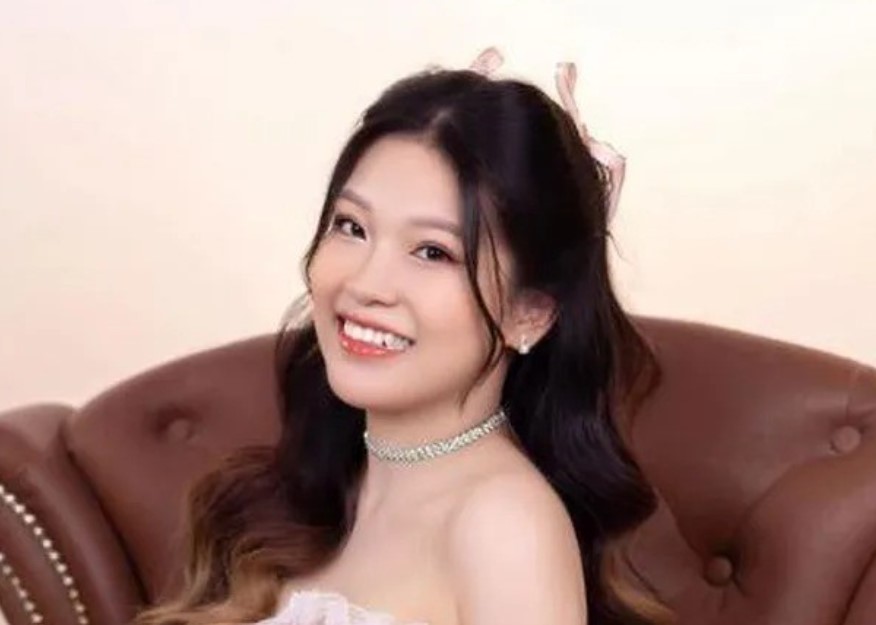 Cận cảnh nhan sắc xinh đẹp của bà xã tiền đạo U23 Việt Nam