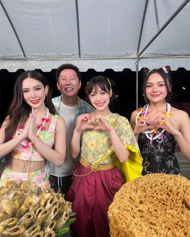 Đương kim Hoa hậu Hòa bình Thái Lan nhảy nhót livestream bán hàng ảnh 1