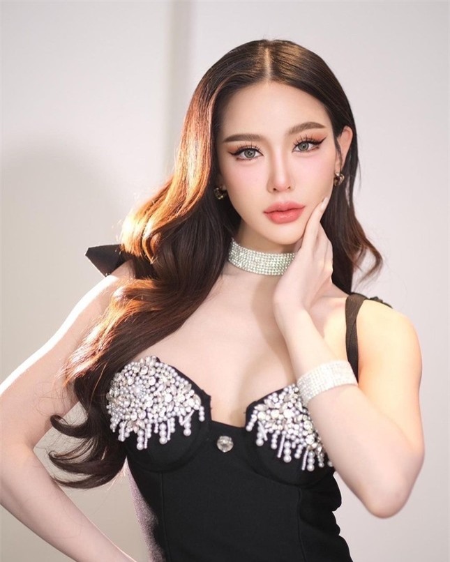 Đương kim Hoa hậu Hòa bình Thái Lan nhảy nhót livestream bán hàng ảnh 4
