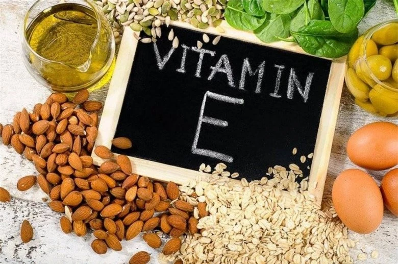 Uống vitamin E hay thoa lên da giúp chống lão hóa tốt hơn? Câu trả lời khiến nhiều chị em bất ngờ - 2