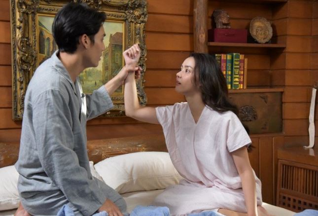 Không đồng ý chuyện vợ tặng ô tô cho em trai, màn hình điện thoại sáng lên tôi cho em luôn chiếc xe