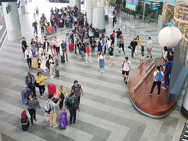 Lượng khách hạ cánh tại nhà ga quốc tế T2 sân bay Đà Nẵng tăng cao trong những ngày cuối tháng 4/2024.