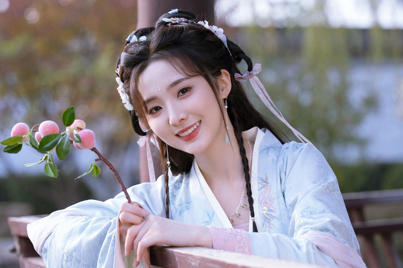 Hot girl khoe nhan sắc như 'thần tiên tỷ tỷ' có 1,5 triệu fan hâm mộ