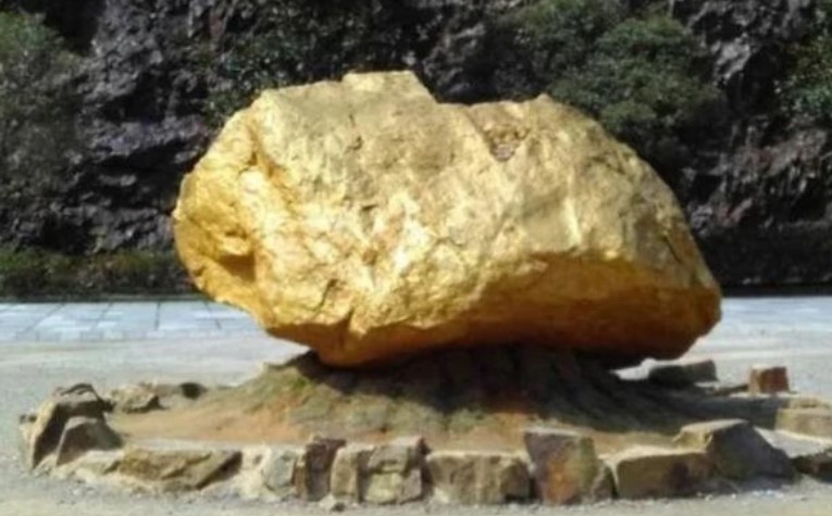 “Khối đá” trị giá hơn 41.000 tỷ đồng được giám sát 24/24 ở Trung Quốc: Nặng đến 45 tấn, "phát sáng bất thường", là kho báu lộ thiên nhiều người ao ước