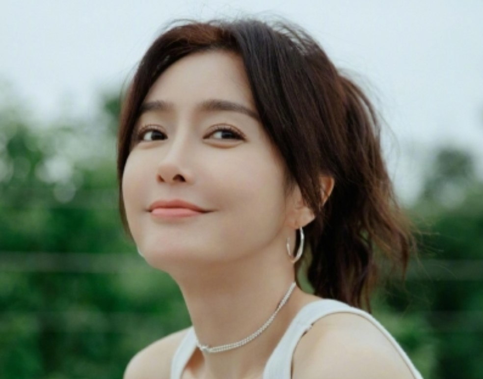 "Phú Sát Hoàng Hậu" Tần Lam: U50 độc thân, xinh đẹp, sở hữu cơ ngơi bạc tỷ giữa lòng Bắc Kinh