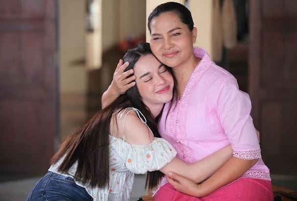 Tăng ca về muộn, nghe bố mẹ chồng lẩm bẩm về bát canh để phần mà con dâu bầu lặng người