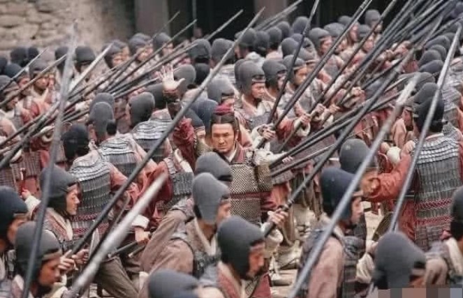 Thời xưa chưa có micro, làm sao một vị tướng có thể nghe được bài giảng của hàng vạn người? Trí tuệ của người xưa là vô hạn!