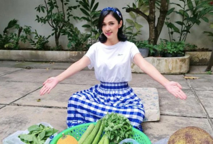 "Người đẹp Tây Đô" Việt Trinh tuổi 52 vẫn vô cùng xinh đẹp, trẻ trung, nhan sắc 30 năm không đổi nhờ 1 bí quyết