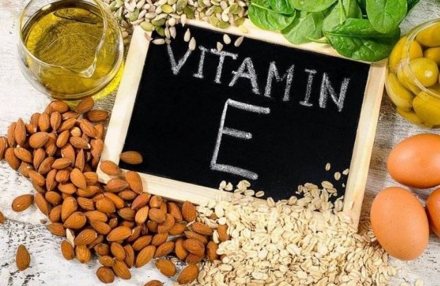 Uống vitamin E hay thoa lên da giúp chống lão hóa tốt hơn? Câu trả lời khiến nhiều chị em bất ngờ