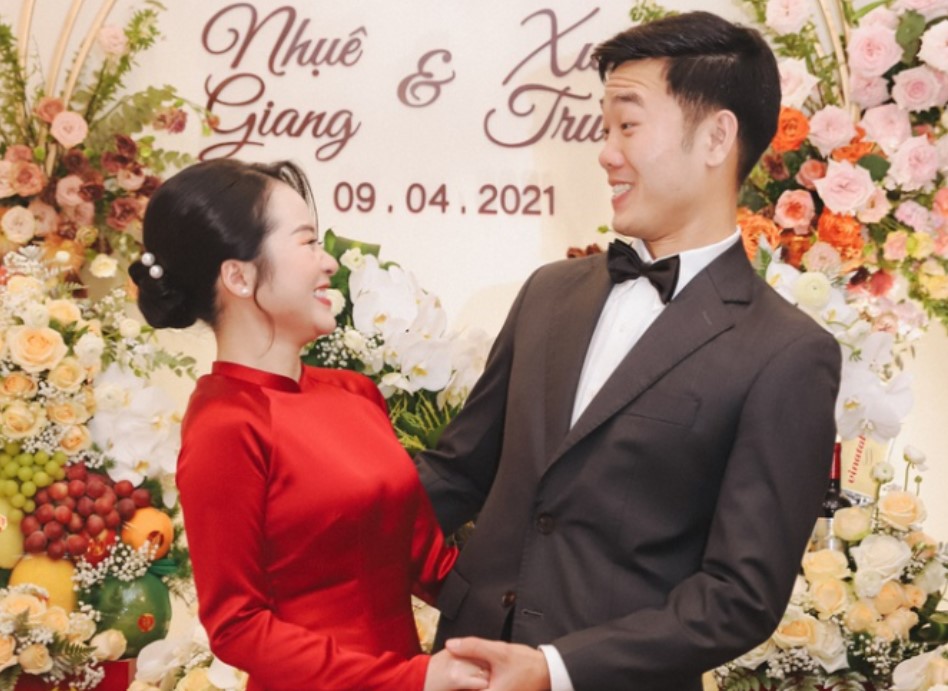 Nữ giám đốc sinh con cho Xuân Trường, sở hữu khối tài sản bạc tỉ nhưng vẫn chưa được mặc váy cưới