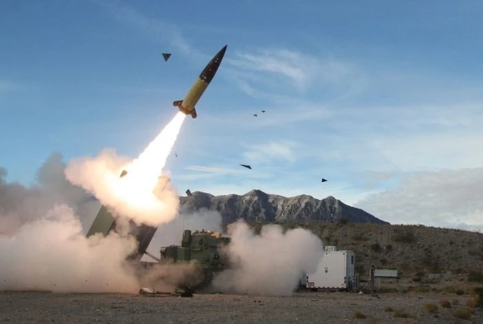 Tên lửa ATACMS rời bệ phóng. Ảnh: Lockheed Martin
