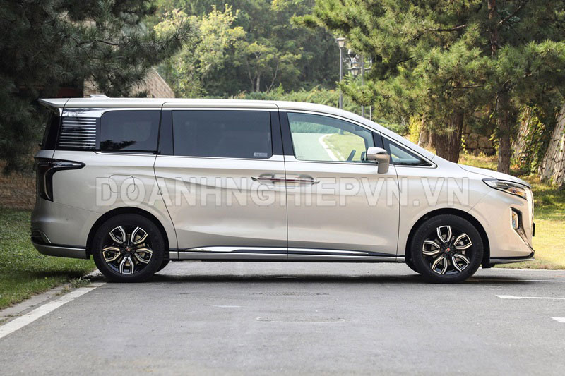 Xe gầm cao công suất 286 mã lực, ‘uống xăng như ngửi’, nội thất sang chảnh, giá gần 1,2 tỷ đồng