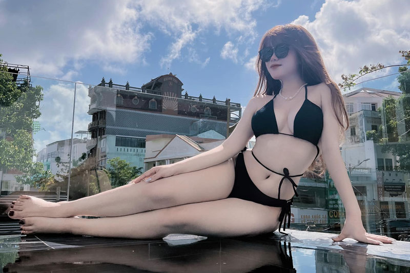 'Đứng ngồi không yên' trước body nóng bỏng của hot girl Hà Tĩnh