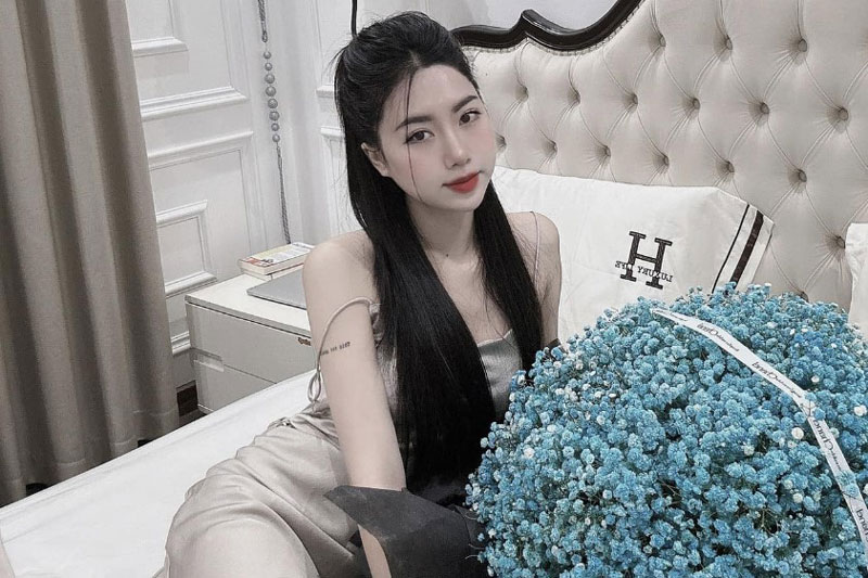 Nhan s&#x1EAF;c &#x111;&#x1EB9;p ch&#x1EB3;ng k&#xE9;m hoa h&#x1EAD;u c&#x1EE7;a em g&#xE1;i V&#x103;n To&#xE0;n, ng&#x1EAF;m body c&#xF2;n tr&#x1EA7;m tr&#x1ED3; h&#x1A1;n