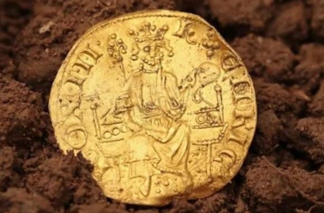 Mê trò săn tìm kho báu, người đàn ông bỗng chốc đổi đời sau 10 năm chỉ tìm được rác và sắt vụn