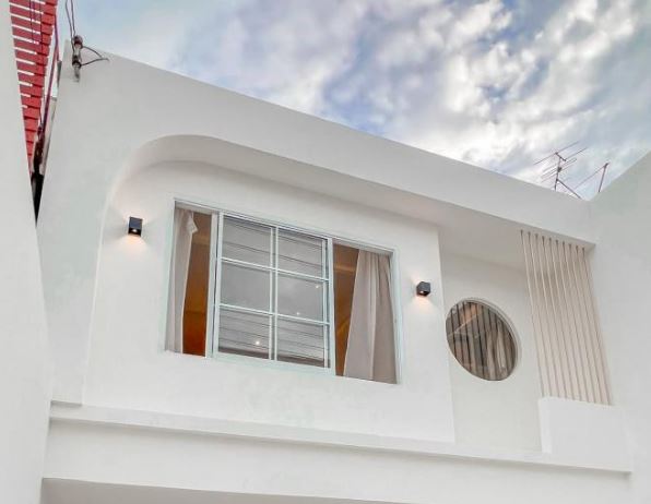 Thiết kế nhà hai tầng trang nhã, không gian bên trong đẹp như tranh dành cho vợ chồng trẻ