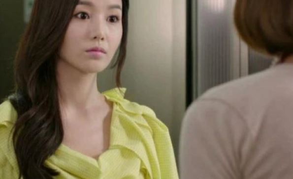 Em chồng ở chung nhà, tôi dặn tắm xong phải dọn dẹp cho sạch nhưng không hề nghe lời, nào ngờ ả nghĩ ra một trò khiến tôi bị mẹ chồng mắng té tát