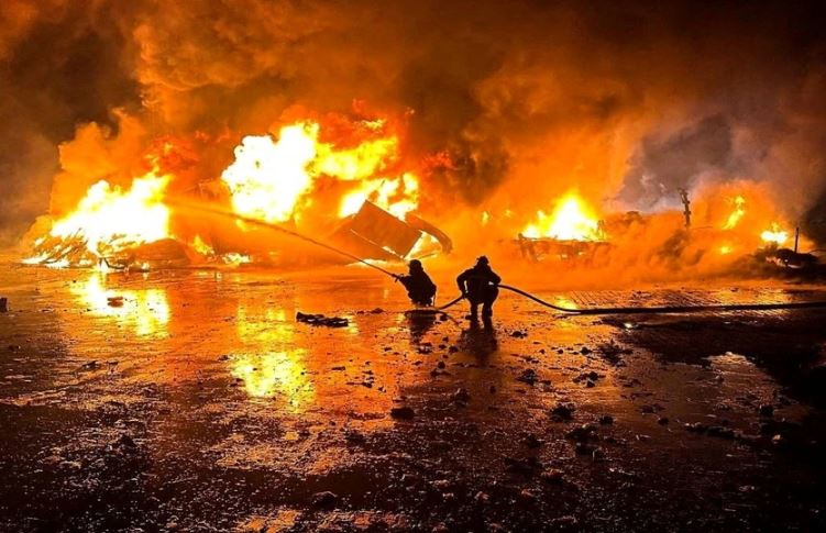 Căn cứ Nga bị tấn công giữa lúc Mỹ chuyển vũ khí tầm xa cho Ukraine