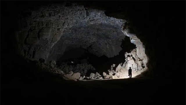Bí ẩn người sống trong ống dung nham 7.000 năm trước ở Ả Rập- Ảnh 1.