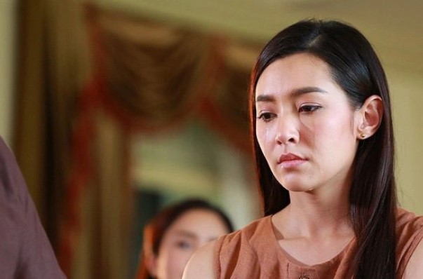 Thấy anh rể tương lai tình tứ với gái lạ, tôi lao vào đánh ghen nhưng rồi chị gái lại bị vùi dập tơi tả