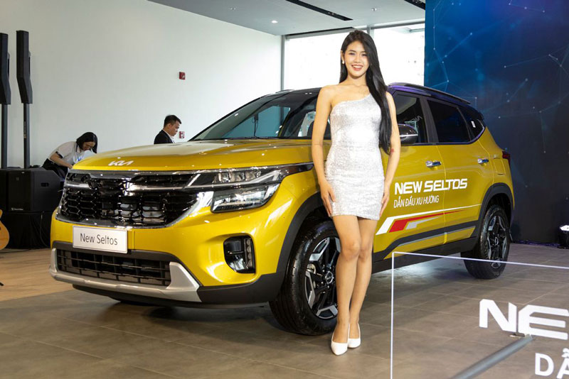 Dàn mỹ nhân Việt đọ sắc bên xe Kia