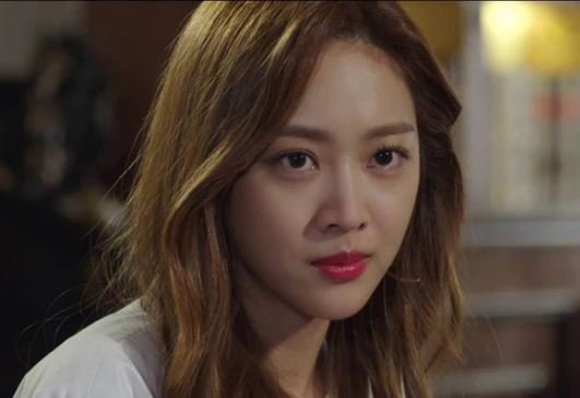 Chuẩn bị món quà sang trọng ra mắt nhà trai, nhưng mẹ chồng tương lai lại phũ phàng bảo cầm về và lời đáp trả khiến tôi bị đuổi thẳng