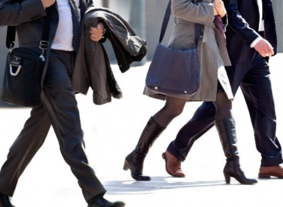 Người xưa nói: 5 dáng đi hủy hoại tài vận, nếu có hãy rèn luyện để bỏ ngay kẻo về sau hối không kịp