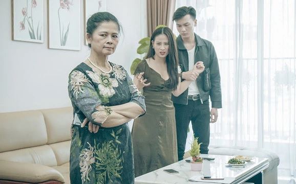 Mẹ thiên vị chia cho trai út căn nhà 10 tỷ trên thành phố, 10 năm sau phải sững sờ với cảnh tượng khó tin trên mảnh đất khô cằn của vợ chồng dâu cả