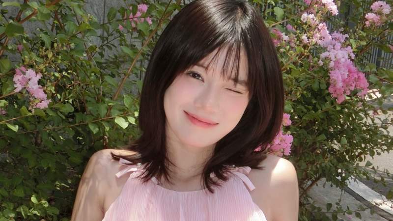 Hoàng Yến Chibi tung poster "cực nóng", nhìn là đủ thấy "sốc nhiệt"