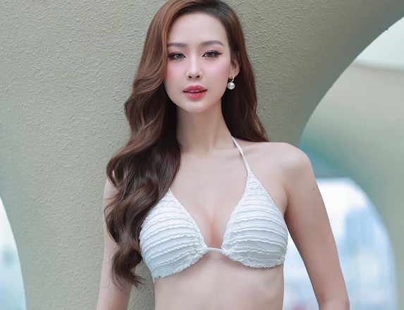 Dàn hoa, á hậu mặc nóng bỏng trong kỳ nghỉ lễ 30/4