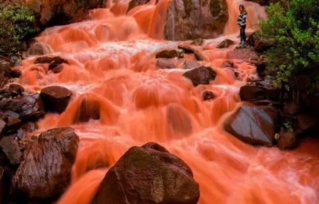 Bí ẩn dòng sông nhuộm đỏ ở Peru, tại sao chỉ đổi màu vào mùa mưa?