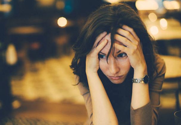 Khi đồng nghiệp đến nhà chơi, mẹ chồng nói với ả một câu khiến tôi bẽ mặt trước tất cả anh em trong cơ quan