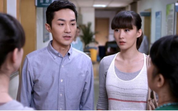 Dâu mới vừa xuất hiện, cô bác đã rào trước "người rửa bát đây rồi", song cục diện nhanh chóng thay đổi bởi lời bênh "cực rắn" của mẹ chồng