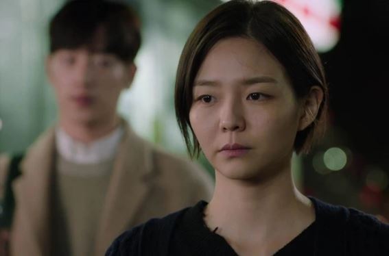 Mất đôi dép, tôi mở camera để kiểm tra nào ngờ phát hiện bí mật động trời của mẹ chồng, tìm hiểu về thân phận người ấy mới càng thêm sốc